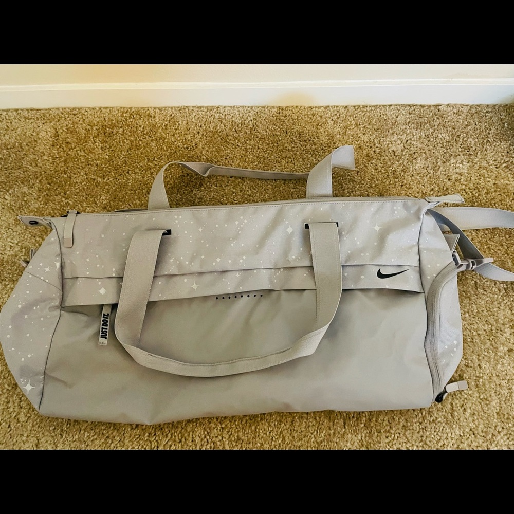 Women Nike Duffle Gym Bag.